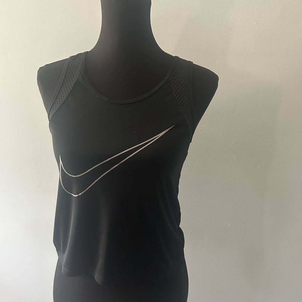 Nike Black Crop Tank Top Relaxed Fit